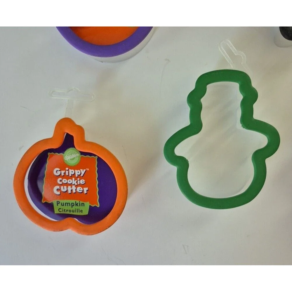 Wilton lot plastic